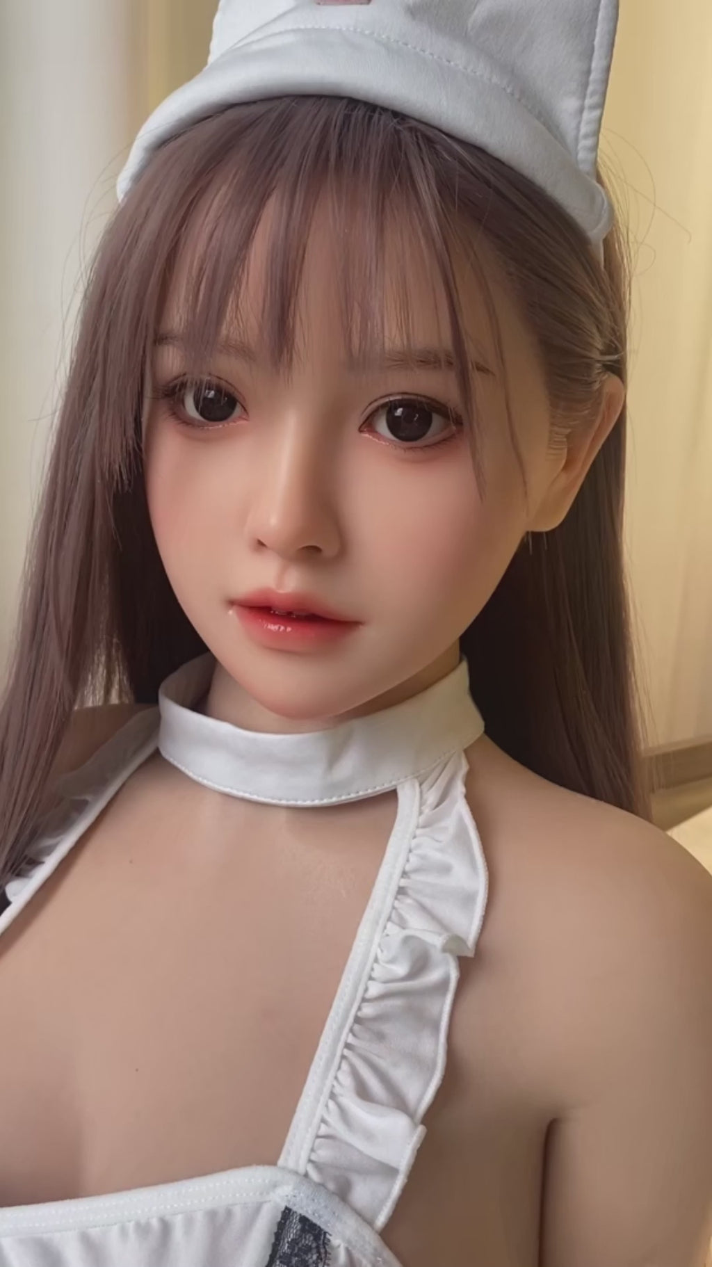 Cai Lin (in nurse uniform)